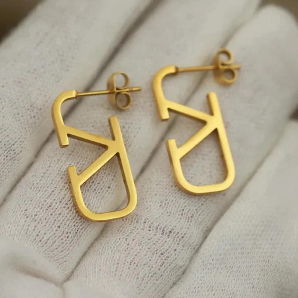 New! ✨ Gold-tone “V” Vlogo Signature Metal Earrings Open Logo Preppy Viral - Picture 2 of 5